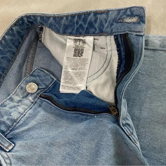 Guess denim distressed short in light blue washed casual Size 26 - Picture 5 of 13